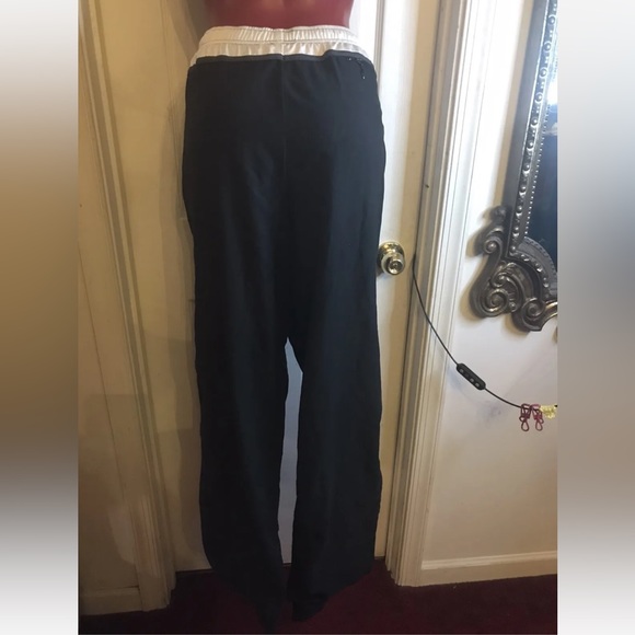 NIKE TRACK PANTS SIZE XL 16-18 WITH INTERNAL LINING BLACK, WHITE & GRAY - Picture 9 of 11